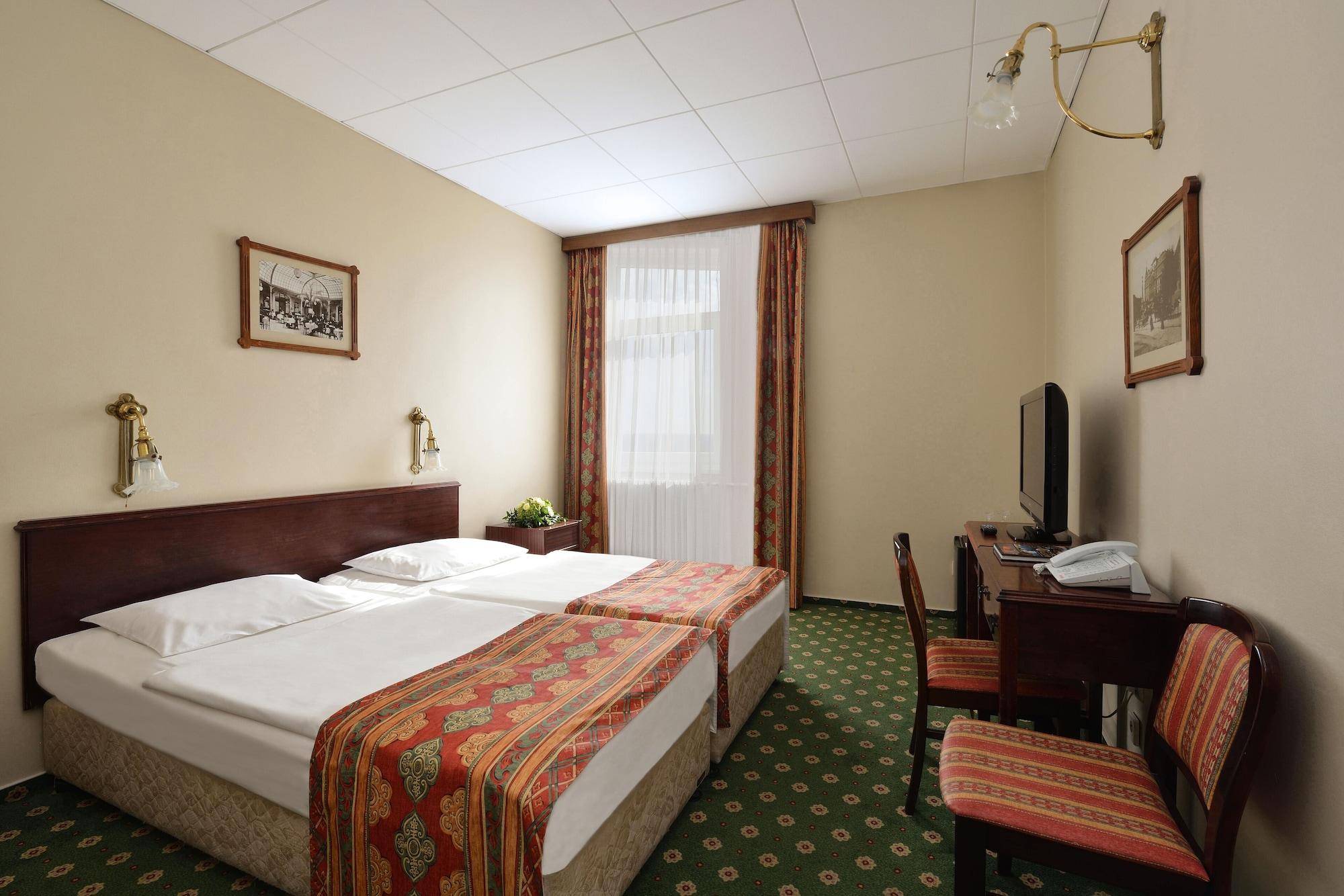 Palatinus Grand Hotel Pécs Exterior photo