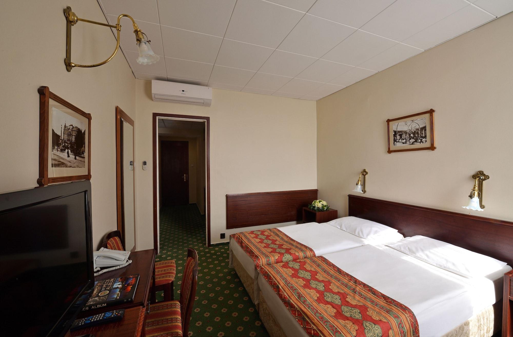 Palatinus Grand Hotel Pécs Exterior photo