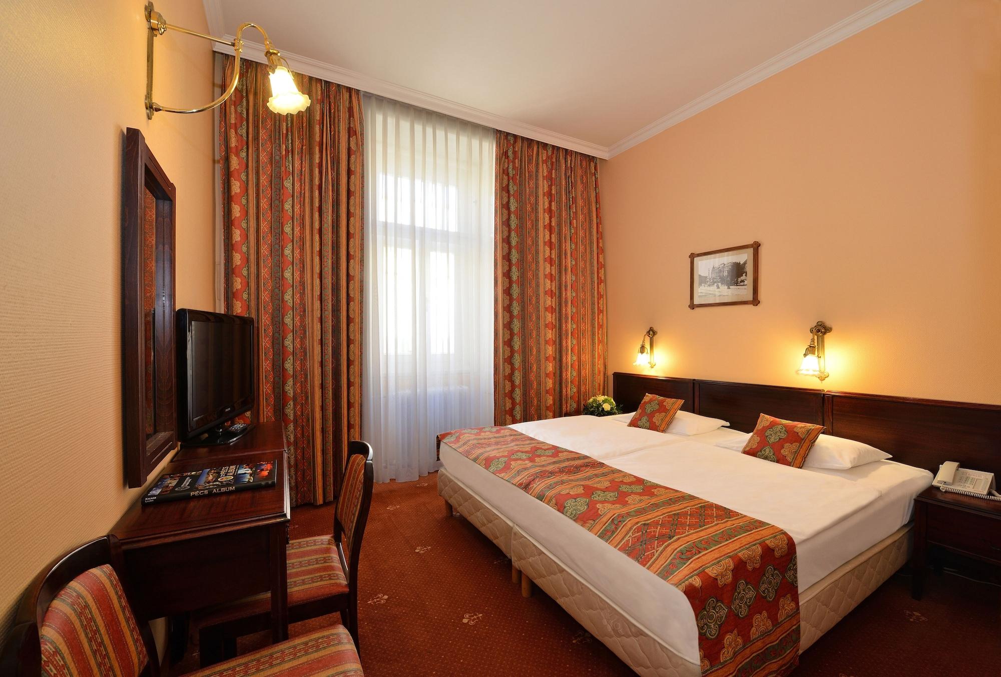 Palatinus Grand Hotel Pécs Exterior photo