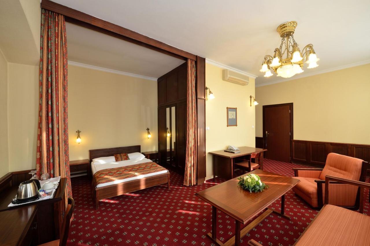 Palatinus Grand Hotel Pécs Exterior photo